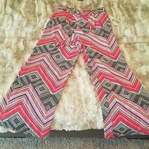 Wide leg, geo design, lightweight pant